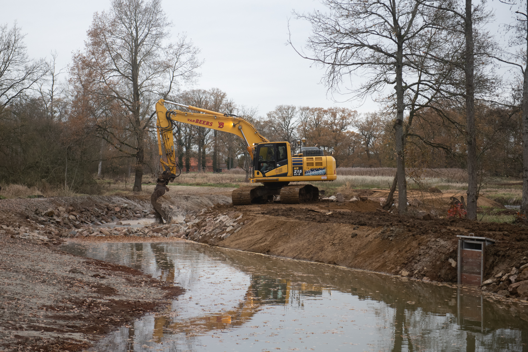 installation of a weir in Grote Laak